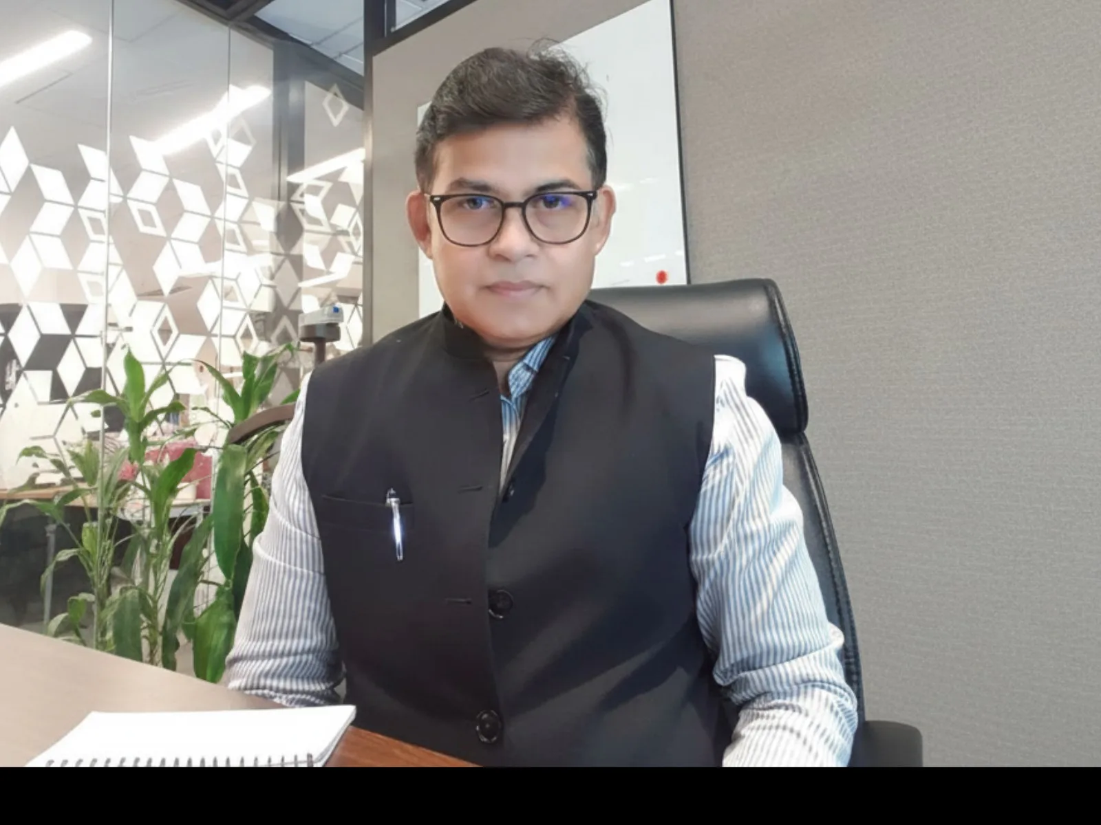 Wisdom Bank - Shashi Sinha: The Man Who Refused to Lose Himself